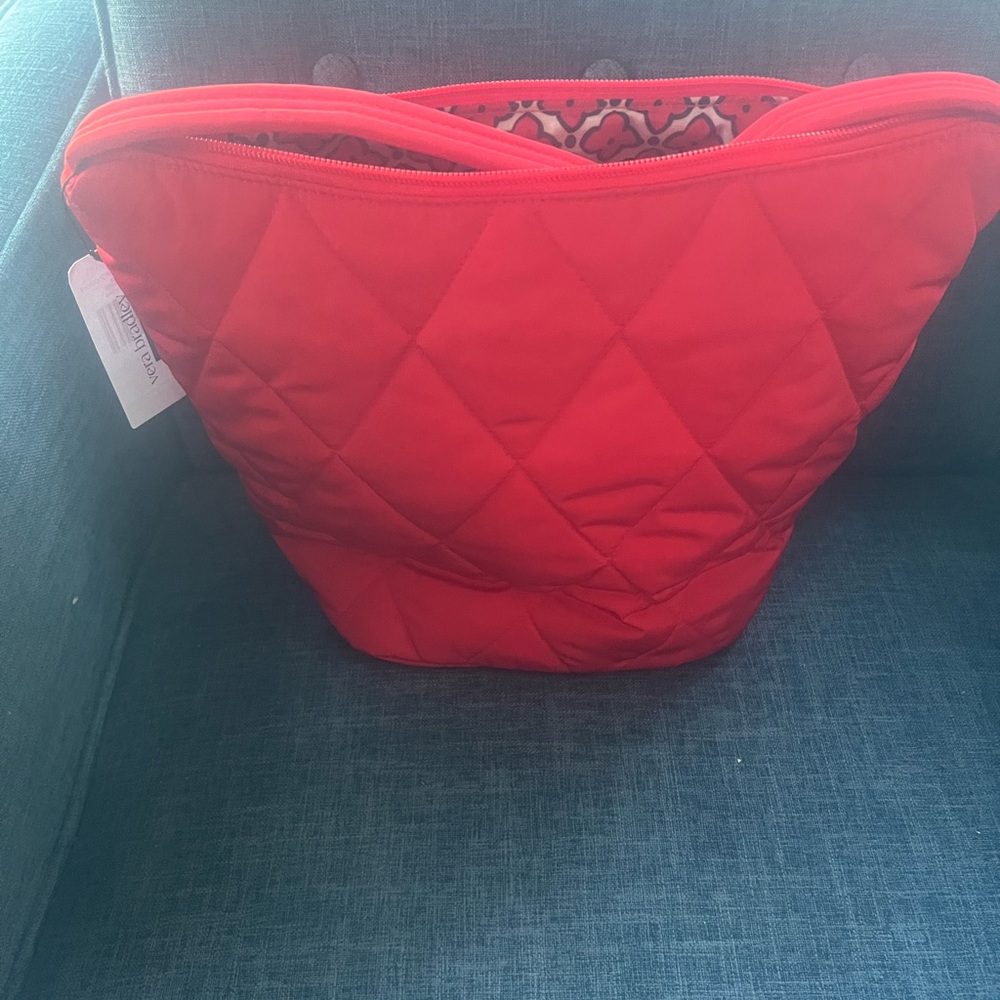 NWT Vera Bradley Goji Berry Red  Quilted slouchy bucket shoulder bag. - Picture 7 of 8